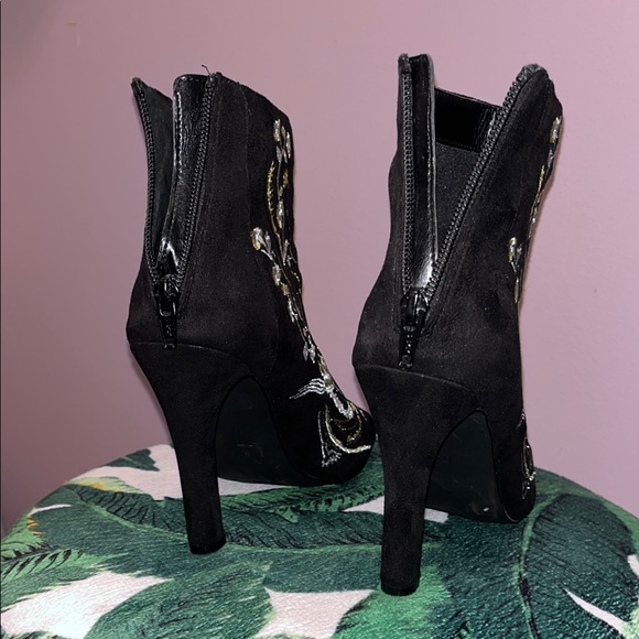 Black Ankle Booties embroidered  Carlos Santana size 6 - Picture 4 of 12
